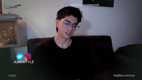 Snapshot of juancamroom chatting on October 8, 4:17 am . online show from October 8, 4:17 am