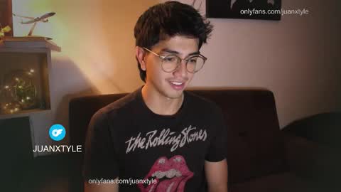 Snapshot of juancamroom chatting on October 18, 3:11 am . online show from October 18, 3:11 am