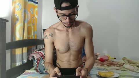 Snapshot of julfigo chatting on February 25, 12:34 pm Julfigo online show from February 25, 12:34 pm