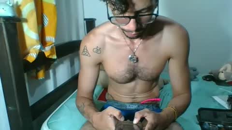 Snapshot of julfigo chatting on January 3, 11:01 pm Julfigo online show from January 3, 11:01 pm