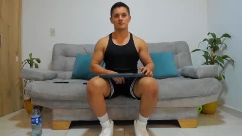 julian_wallace online show from December 7, 1:15 am