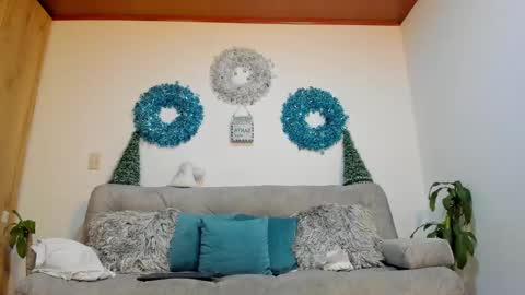 julian_wallace online show from December 28, 3:26 am