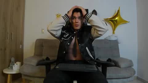 julian_wallace online show from September 29, 10:05 pm