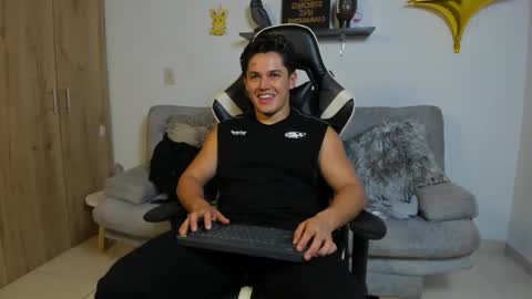 julian_wallace online show from January 18, 11:07 pm