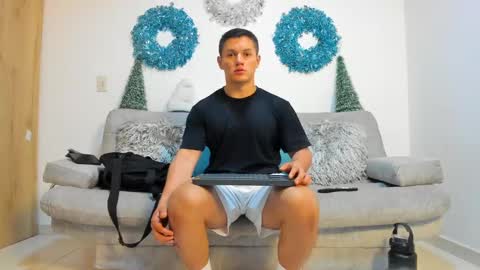 julian_wallace online show from December 31, 12:32 am