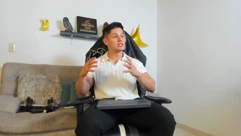 julian_wallace online show from October 13, 12:49 am