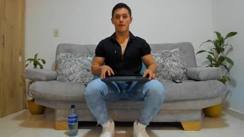 julian_wallace online show from December 11, 10:49 pm