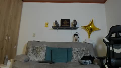 julian_wallace online show from September 9, 3:00 pm