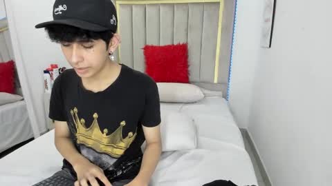 Julian online show from January 11, 7:39 pm