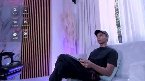 Snapshot of juliensaint_ chatting on October 7, 11:58 am Julien online show from October 7, 11:58 am