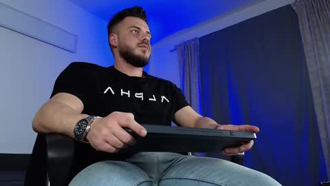 JULiUS   online show from January 28, 11:17 pm