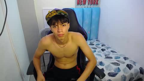 Snapshot of justin_grayy_ chatting on September 22, 9:03 pm Justin online show from September 22, 9:03 pm