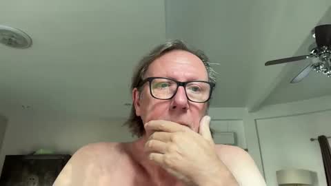 justin_hornyyyy online show from December 19, 9:39 am