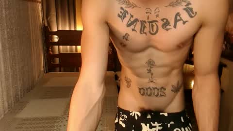 Snapshot of justine_hunk chatting on March 9, 5:22 am justine_hunk online show from March 9, 5:22 am