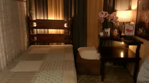 Snapshot of justine_hunk chatting on March 10, 4:07 am justine_hunk online show from March 10, 4:07 am