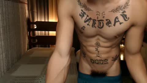 Snapshot of justine_hunk chatting on February 19, 5:05 am justine_hunk online show from February 19, 5:05 am