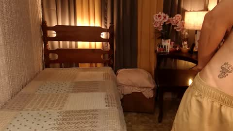 Snapshot of justine_hunk chatting on January 1, 8:26 pm justine_hunk online show from January 1, 8:26 pm