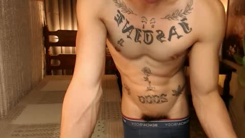 Snapshot of justine_hunk chatting on February 22, 6:06 am justine_hunk online show from February 22, 6:06 am