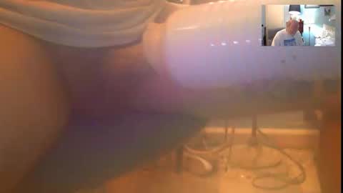 Snapshot of justjohn1012000 chatting on October 22, 12:31 pm justjohn online show from October 22, 12:31 pm