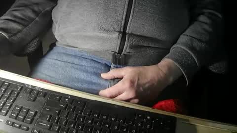 Justme39057 online show from April 3, 3:42 pm