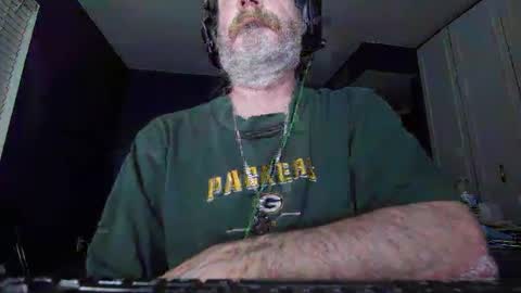 Snapshot of justmetool chatting on February 25, 7:31 am Tool online show from February 25, 7:31 am