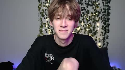 slutkai online show from November 25, 8:33 pm