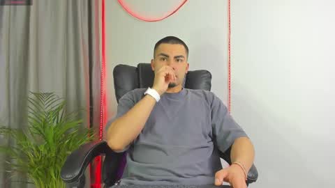 Snapshot of kalivan_voinesscu chatting on October 13, 7:58 am K A L I online show from October 13, 7:58 am
