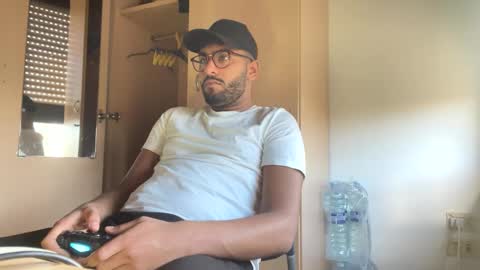 Snapshot of karim03larbi chatting on January 12, 12:33 pm karim03larbi online show from January 12, 12:33 pm
