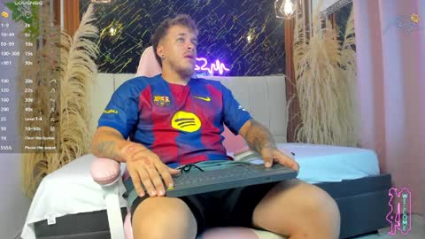 keane_lee_ online show from April 4, 12:24 pm