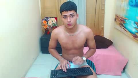 Snapshot of keinner_monstercock chatting on October 21, 6:33 pm keinner sexy hot bigcock online show from October 21, 6:33 pm