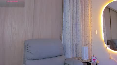 kendel_dimitri online show from November 18, 2:15 am