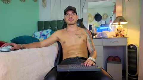 Snapshot of kenfenty chatting on October 23, 1:31 am Chriss Morales online show from October 23, 1:31 am