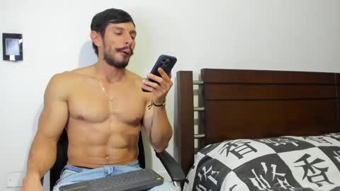 kevin_malone22 online show from April 23, 3:33 am