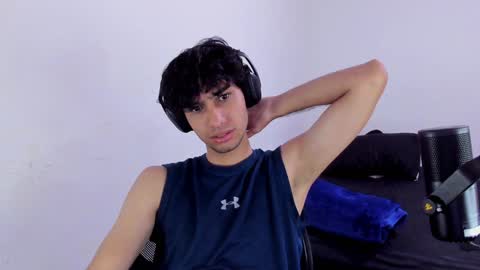 khozler_ online show from December 15, 1:54 pm