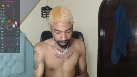 Snapshot of kilian_xx chatting on December 18, 12:18 pm Kilian xxx online show from December 18, 12:18 pm