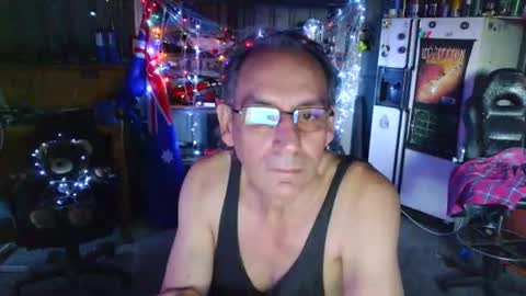 kimintheshed online show from December 5, 11:17 am