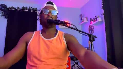 Snapshot of kingcorbra chatting on December 3, 5:19 am KC online show from December 3, 5:19 am