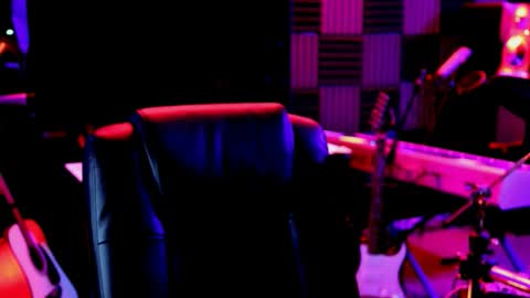 King James VIII online show from January 7, 3:55 am