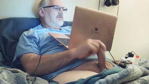 Snapshot of kingtongue10 chatting on October 4, 11:48 am kingtongue10 online show from October 4, 11:48 am