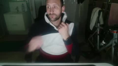 Snapshot of krevett80800 chatting on October 29, 12:52 pm krevett80800 online show from October 29, 12:52 pm