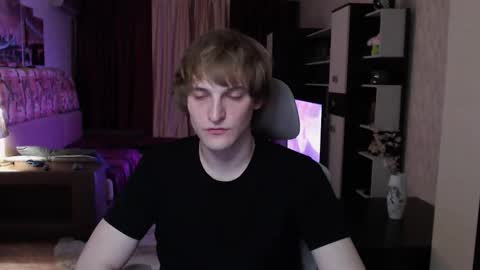 l1onkennedy online show from December 3, 8:26 pm