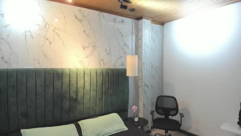 labrinthteasing online show from February 1, 12:04 pm