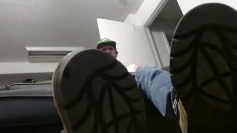 Snapshot of laidback_and_chill chatting on March 1, 3:32 am Rick online show from March 1, 3:32 am