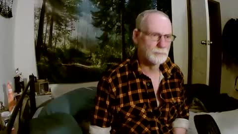 Snapshot of larbie chatting on October 21, 10:51 am Larbie online show from October 21, 10:51 am