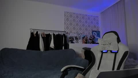 acie online show from October 4, 9:30 pm