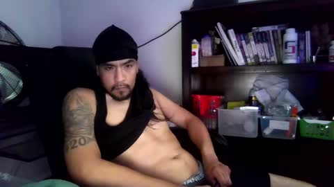 latino_stud86 online show from March 31, 7:15 pm