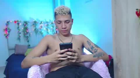 latinsexyboy01 online show from December 19, 1:57 am