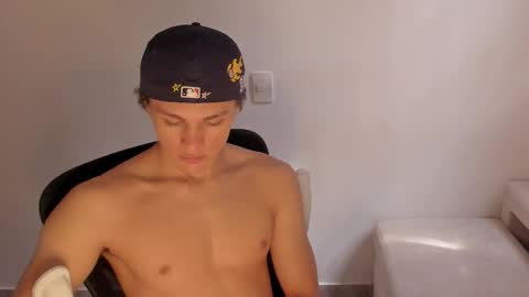 Laureent online show from December 19, 6:27 pm