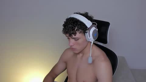 Laureent online show from September 10, 7:45 pm