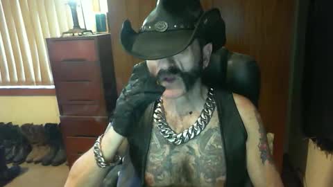 leathergreaser online show from October 30, 10:22 pm